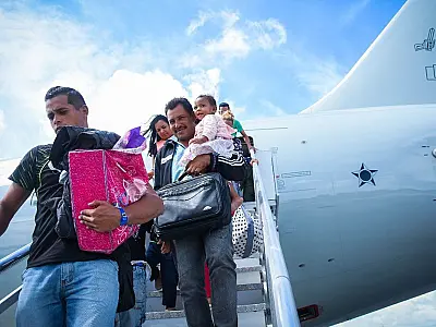 Metade dos venezuelanos refugiados que entram no Brasil decide ficar
