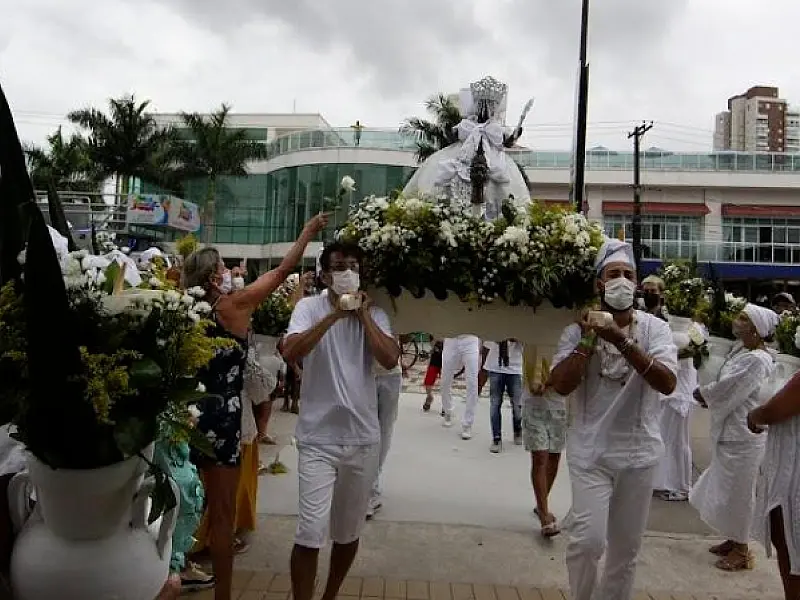 Carreata e homenagens emocionam fiéis no Dia de Iemanjá