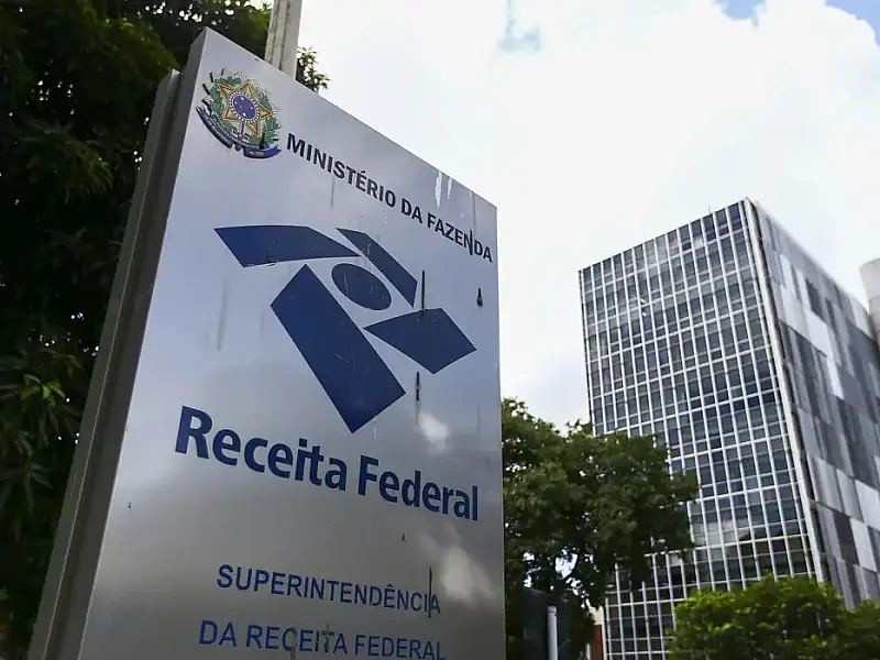 Receita paga nesta terça maior lote de restituição do IR da história