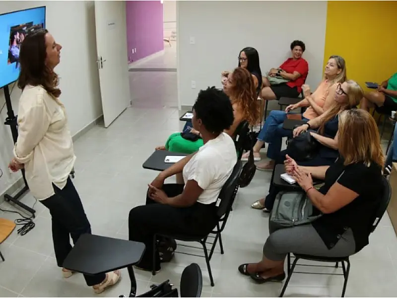 Sebrae-SP inicia capacitação para mulheres da pesca em Santos na produção de salgados congelados
