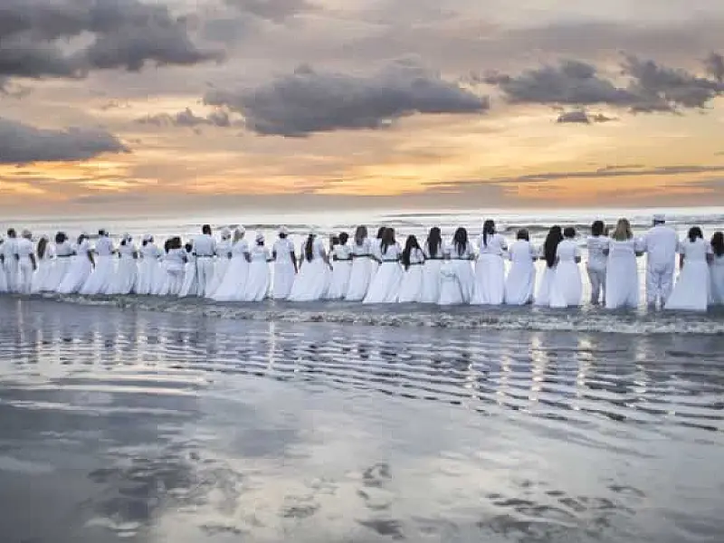 Andrea Goldschmidt lança exposição 'Iemanjá em Festa' em homenagem ao festejo de Praia Grande