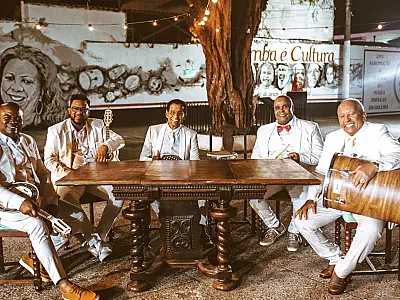 Grupo Fundo de quintal faz show no Arena Club, em Santos