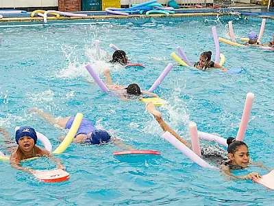Prefeitura de Guarujá abre 1.700 vagas para natação, pilates, dança e outras modalidades