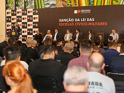Governador sanciona lei que institui escolas cívico-militares em SP