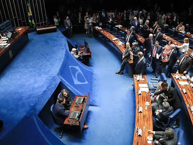 Senado aprova calendário para acelerar PEC que limita decisões do STF