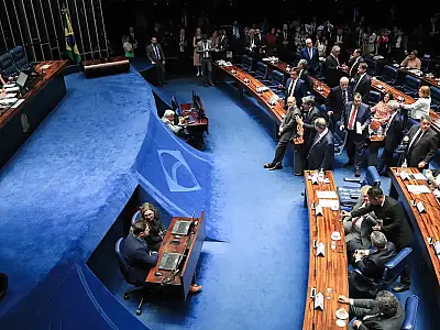 Senado aprova calendário para acelerar PEC que limita decisões do STF