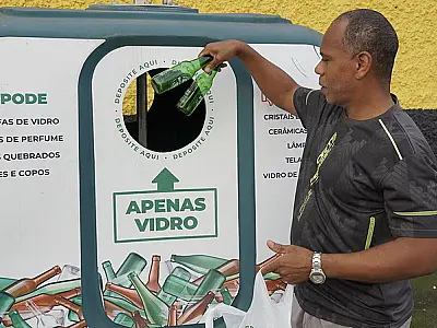 Guarujá promove campanha e estimula reciclagem de vidro em áreas estratégicas