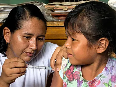 Países usam mais de 13 bilhões de vacinas para combater covid-19