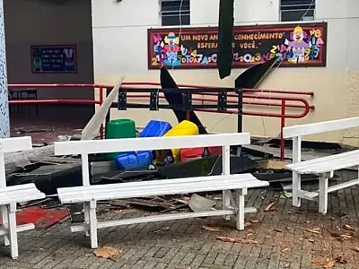 Telhado do Colégio São José, no Gonzaga, desaba e deixa três alunos feridos em Santos