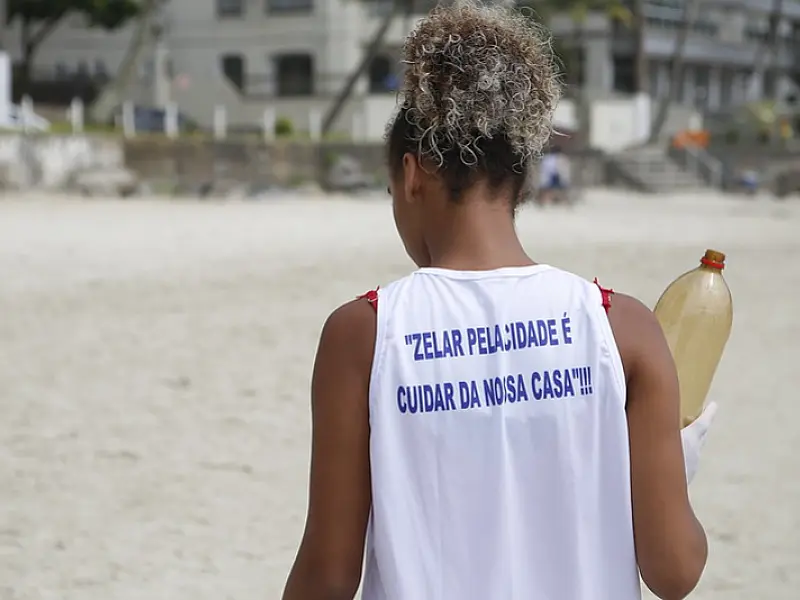 Guarujá promove mutirão de limpeza na Praia das Astúrias neste domingo
