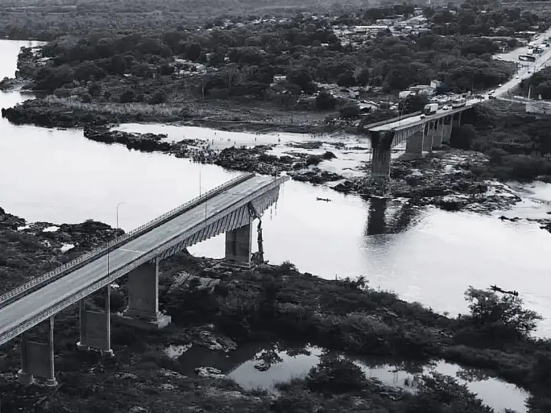 Sobe para 14 o número desaparecidos após queda de ponte