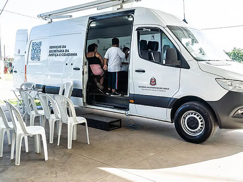 Unidade Móvel da Cidadania Itinerante oferece serviços gratuitos à população de Bertioga