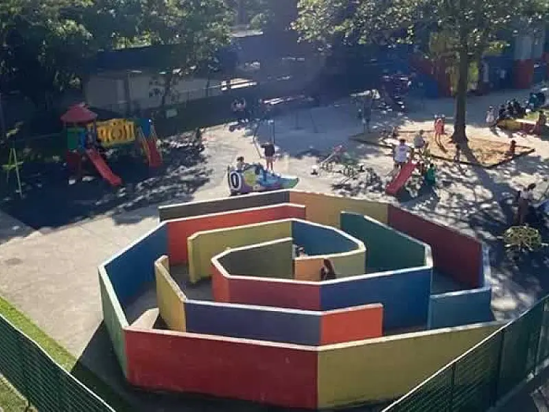 Playground do Rebouças, em Santos, passa por melhorias e chuteira gigante vira obra de arte