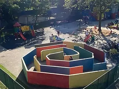 Playground do Rebouças, em Santos, passa por melhorias e chuteira gigante vira obra de arte