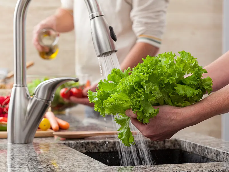 Cuidado! Alimentos mal higienizados podem causar doenças graves