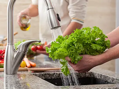Cuidado! Alimentos mal higienizados podem causar doenças graves