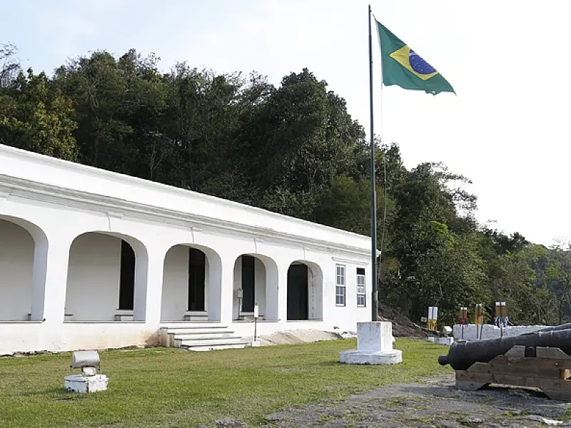 Piratas em Guarujá: Fortaleza da Barra defendia a região contra ataques inimigos