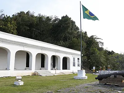 Piratas em Guarujá: Fortaleza da Barra defendia a região contra ataques inimigos
