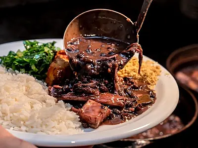 Páscoa invade a feijoada do Comfort Hotel Santos neste sábado