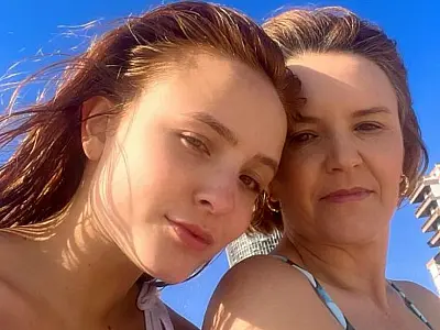 Larissa Manoela fala sobre a relação com a mãe