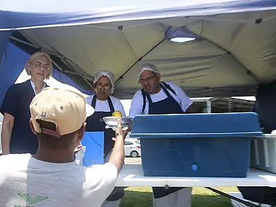 Bom Prato Móvel de Guarujá passa a atender Vila Ligya à partir desta segunda