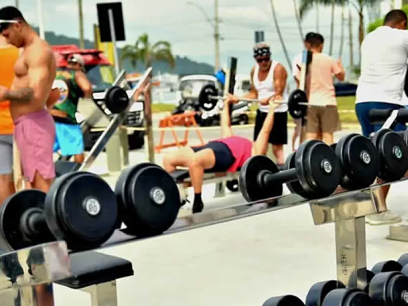 São Vicente ganha de presente nova academia de musculação na Praia do Itararé