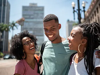 MOVER oferece 50 mil bolsas de idiomas gratuitas para pessoas negras