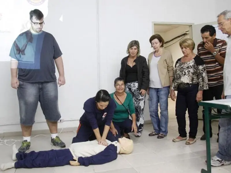 Curso em Santos ensina moradores a se prevenirem de acidentes em morros