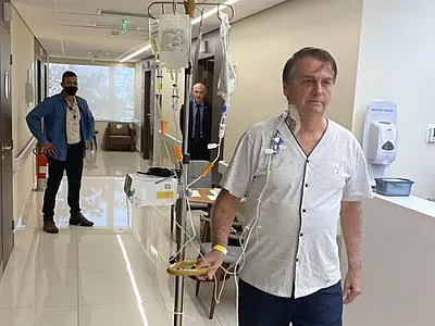 Bolsonaro é internado em SP para tratar distúrbios digestivos