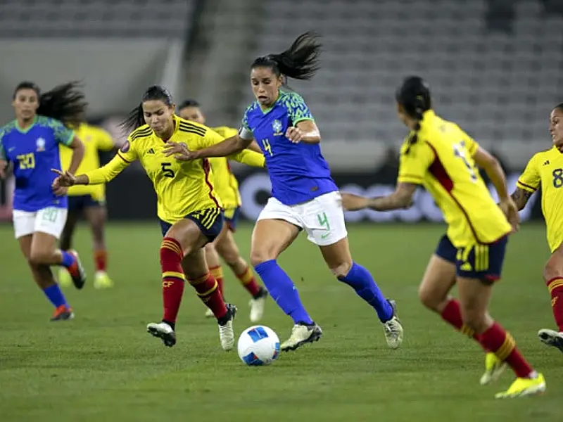 Seleção feminina de futebol vence e se classifica na Copa Ouro