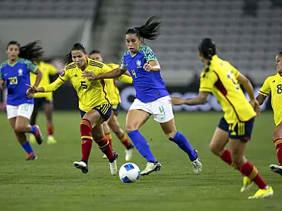 Seleção feminina de futebol vence e se classifica na Copa Ouro