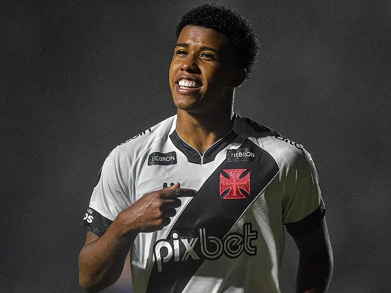 Vasco costura acordo por dívida com Andrey, e tem apoio familiar para volta