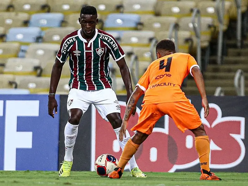 Fluminense enfrenta Nova Iguaçu tentando manter liderança