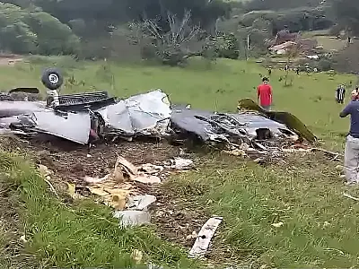 Avião cai em Minas Gerais e deixa sete mortos