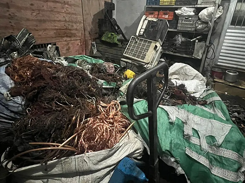 Polícia Civil apreende 4 toneladas de materiais hidráulicos com queixa de furto no litoral de SP