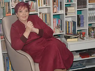 Poesia Presente: escritora Helena Fraga lança série de ebooks gratuitos com reflexões mensais