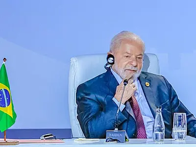 Lula critica 'mentalidade da Guerra Fria' e ecoa mantra da China