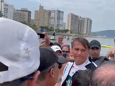 Bolsonaro atrai fãs e apoiadores nas praias; veja o vídeo