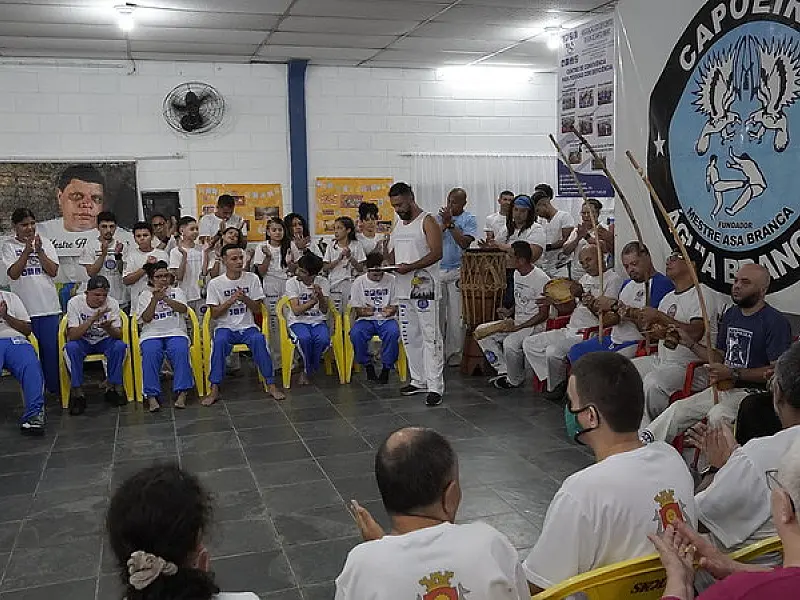 Capoeira Inclusiva gradua 36 Pessoas com Deficiência em Guarujá