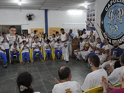 Capoeira Inclusiva gradua 36 Pessoas com Deficiência em Guarujá
