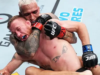 Mesmo sem o cinturão do UFC, Charles do Bronx dá show e finaliza norte-americano em 3 minutos
