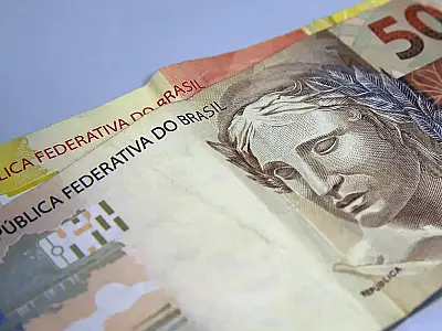 Mulheres terminam 2023 com rendimento 20% menor que o dos homens