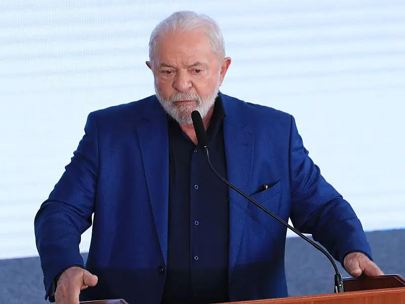 Lula conversa com Zelensky sobre guerra na Ucrânia