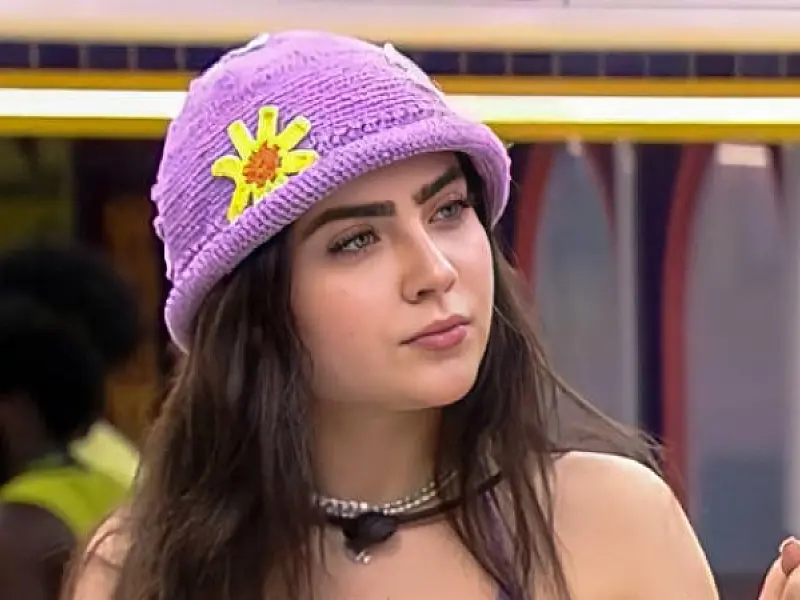 Jade Picon é aprovada em exame prático para tirar CNH e celebra