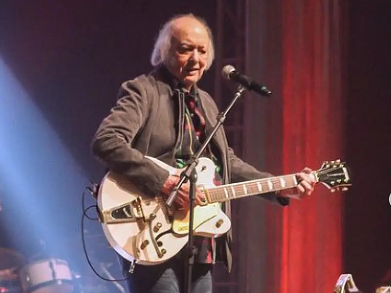 Internado, Erasmo Carlos tem melhora e se diz ansioso para retomar shows