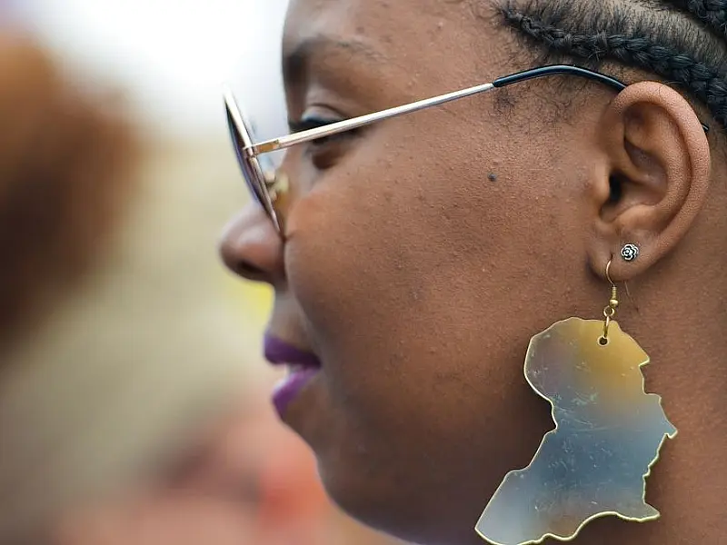 Negros e mulheres chefes de família são maiores vítimas da pandemia
