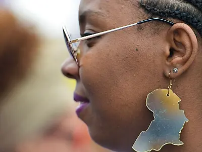 Negros e mulheres chefes de família são maiores vítimas da pandemia