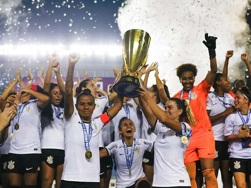 Jogadoras do Corinthians reprovam contratação de Cuca em rede social