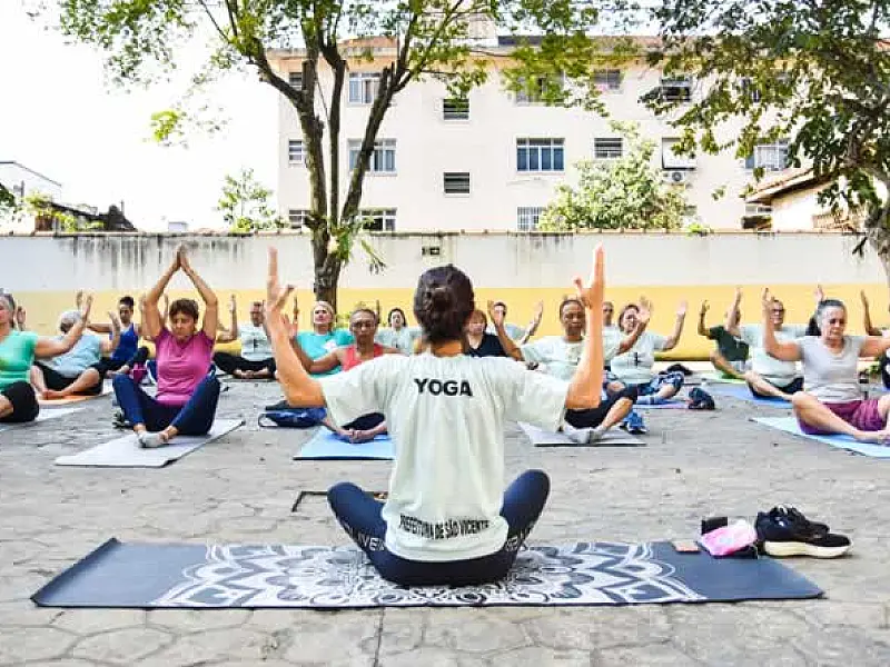 Aulas de Ioga oferecem bem-estar mental para todas as idades em São Vicente