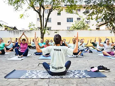 Aulas de Ioga oferecem bem-estar mental para todas as idades em São Vicente